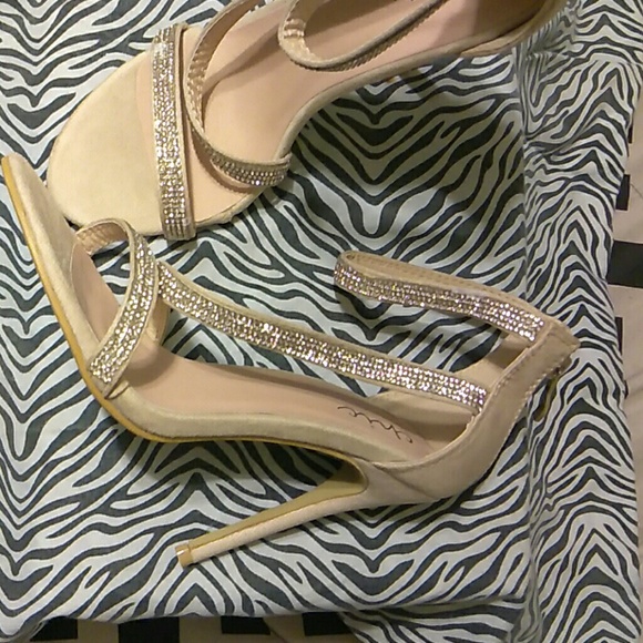 Shoes - Picture 2 of 7